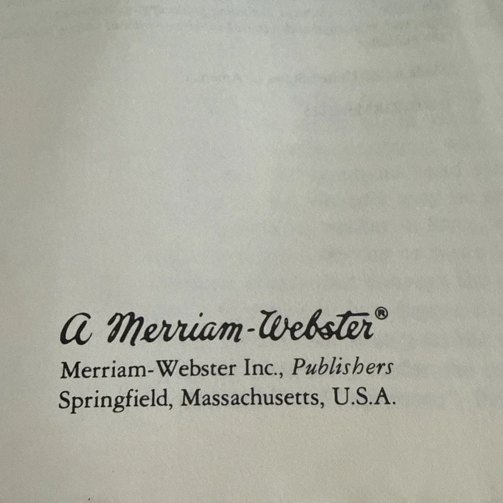 Vintage Websters Collegiate Thesaurus. A Merriam Webster Copyright 1976. Leather